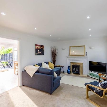 A Cheerful Three Bedroom House In Leafy Lytham 莱瑟姆-圣安妮 外观 照片