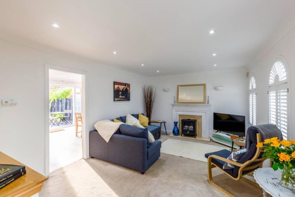 A Cheerful Three Bedroom House In Leafy Lytham 莱瑟姆-圣安妮 外观 照片