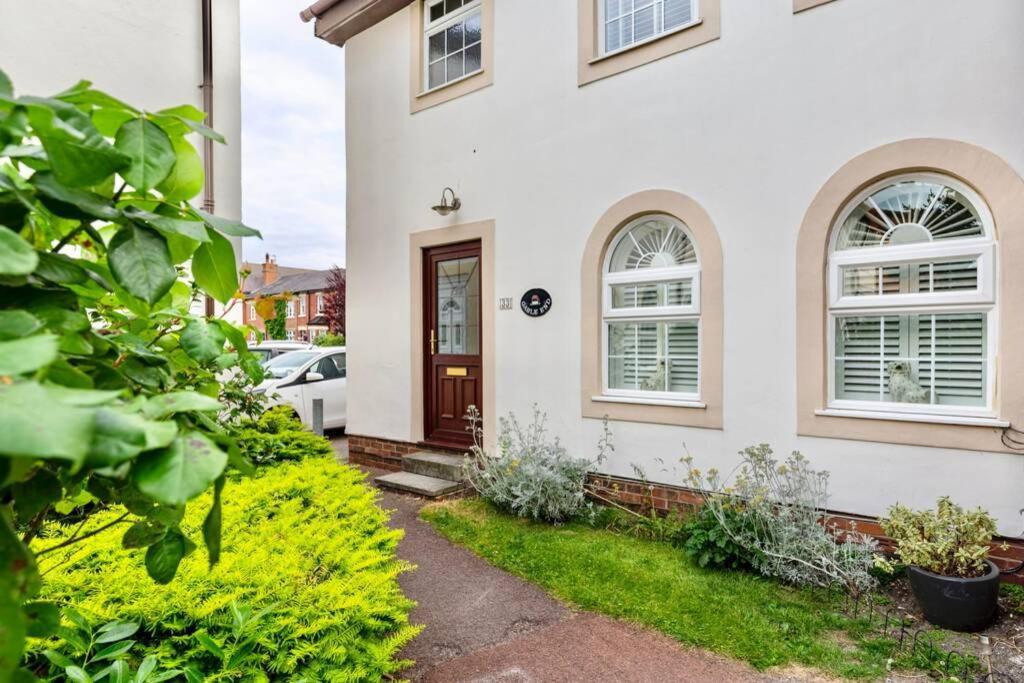 A Cheerful Three Bedroom House In Leafy Lytham 莱瑟姆-圣安妮 外观 照片